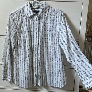 Talbots Women’s White Button Down Blouse Floral Pattern Medium Petite